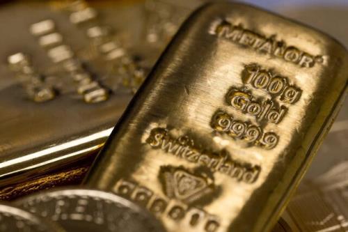 طلای جهانی سر به زیر ماند
