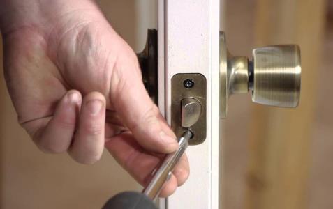 4 facts to know before Contacting a Locksmith